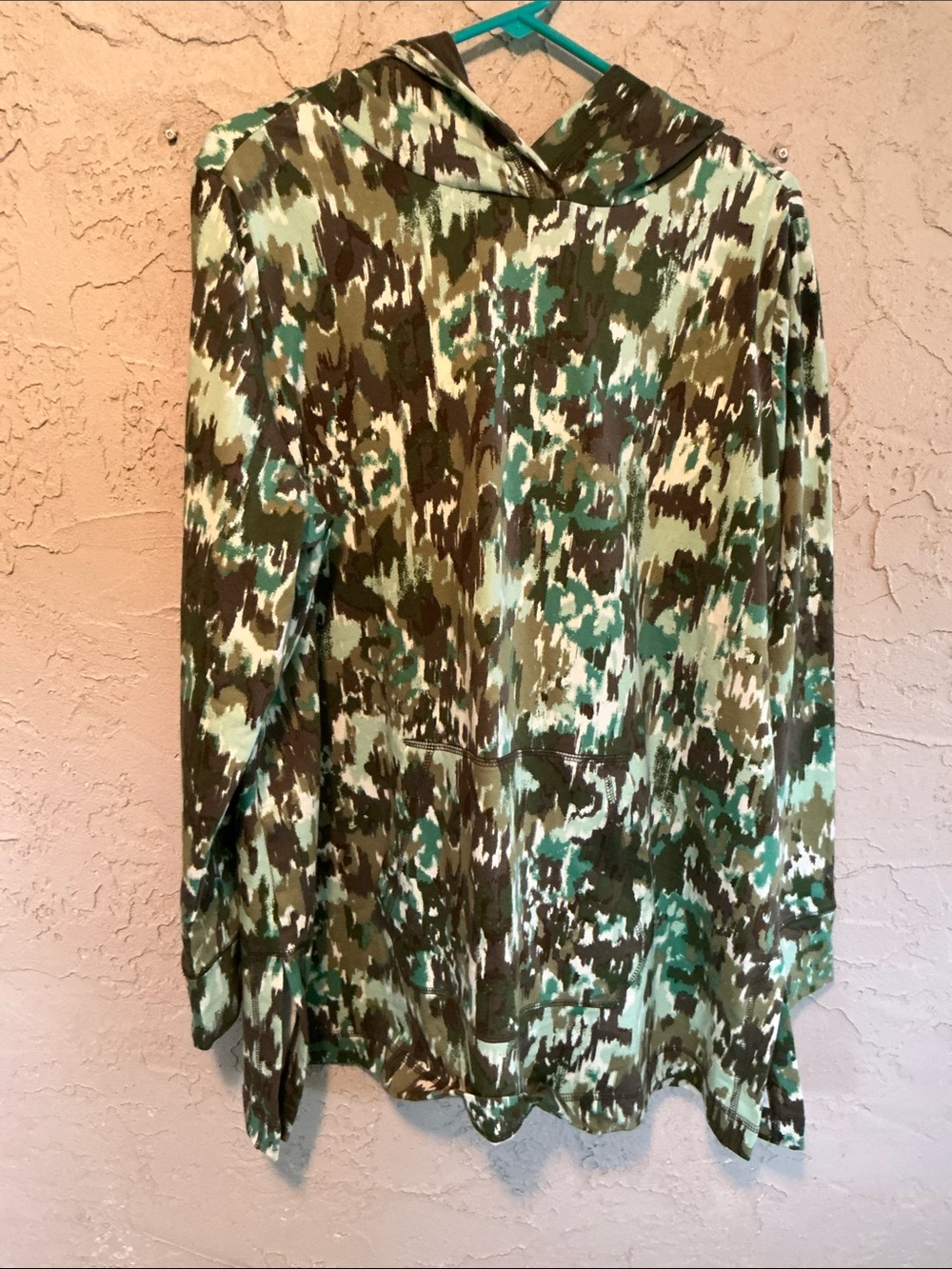 Isaac Mizrahi Women’s Blue Green Floral Hoodie/Sweatshirt
